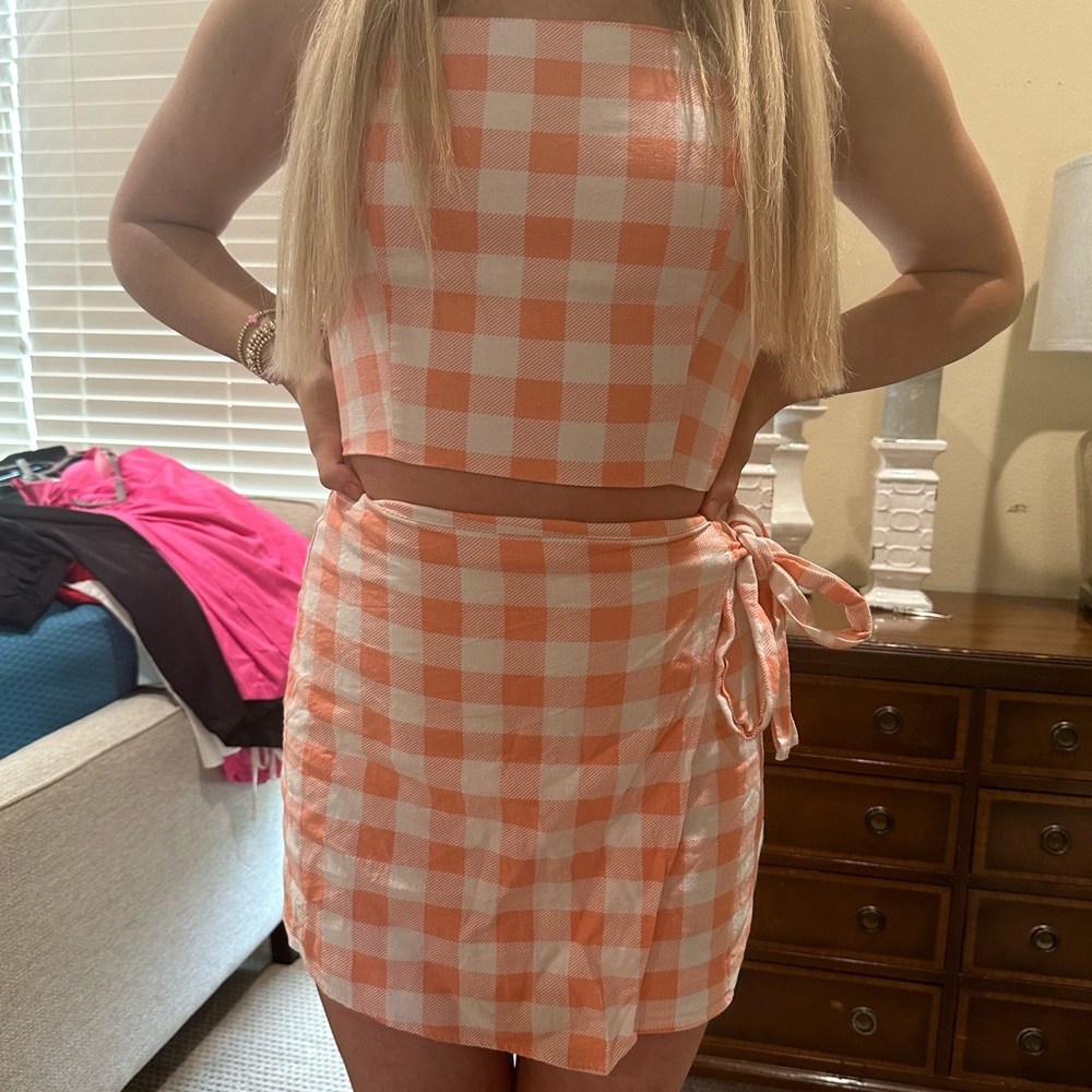 Matching set in pink and white